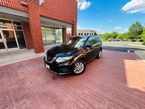 Used 2019 Nissan Rogue S w/ Special Edition Package AWD/4WD image 3