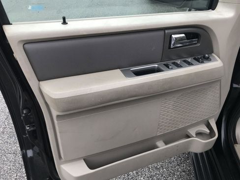 Used 2014 Ford Expedition XLT image 10