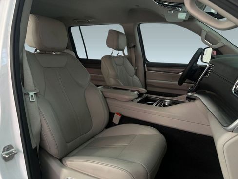 Used 2024 Jeep Wagoneer Series II image 23