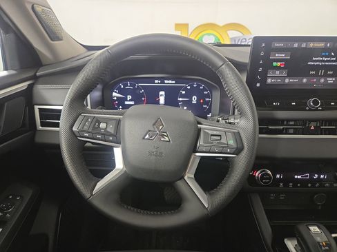 New 2025 Mitsubishi Outlander SE image 14
