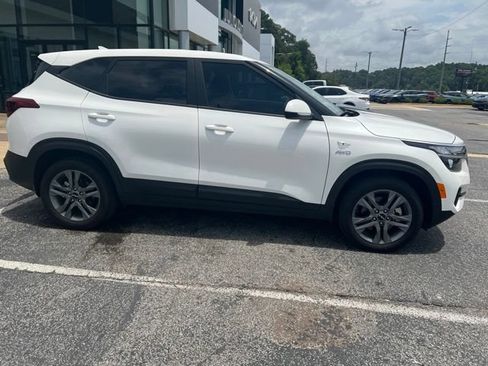 Used 2023 Kia Seltos LX AWD/4WD image 3