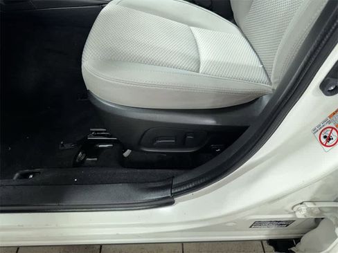 Used 2017 Subaru Forester 2.5i Premium image 23