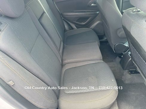 Used 2020 Chevrolet Trax LS w/ Tint and Cruise Package image 10