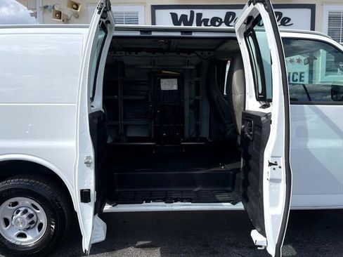 Used 2020 Chevrolet Express 3500 w/ Driver Convenience Package image 27