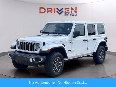 Used 2025 Jeep Wrangler Unlimited Sahara AWD/4WD image 1
