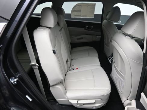 New 2025 Kia Sorento S image 23