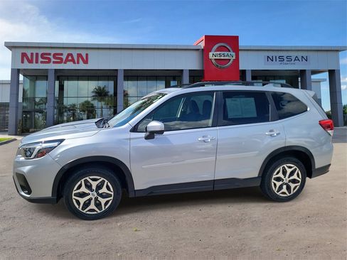 Used 2021 Subaru Forester Premium image 8