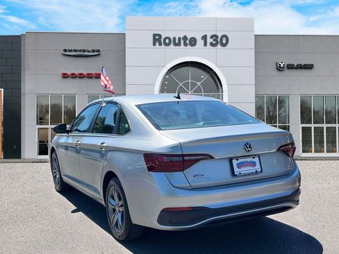 Used 2023 Volkswagen Jetta SE FWD image 3