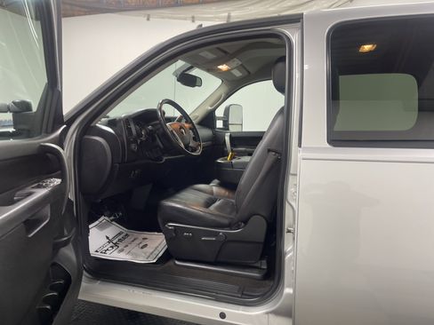 Used 2010 Chevrolet Silverado 2500 LT w/ Exterior Plus Package image 9