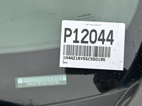 Certified 2025 Nissan Leaf S FWD image 8
