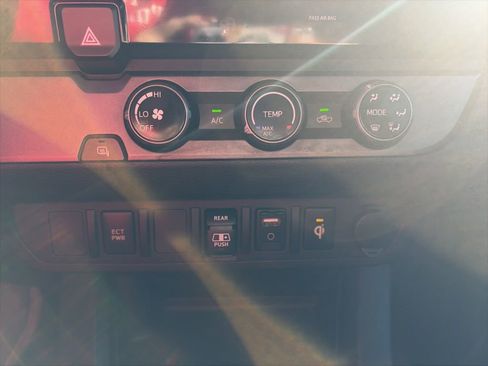 Used 2018 Toyota Tacoma TRD Sport image 20