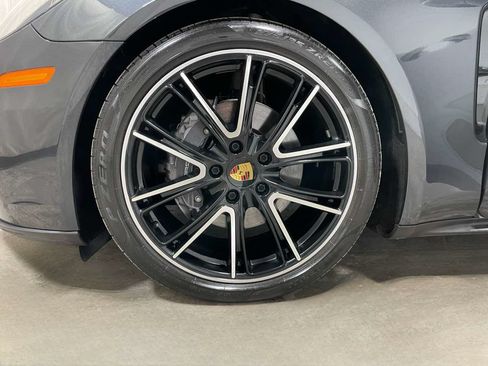 Used 2018 Porsche Panamera 4 w/ Premium Package AWD/4WD image 6