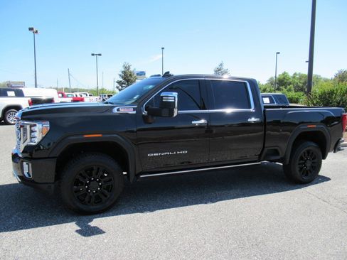 Used 2023 GMC Sierra 3500 Denali w/ Denali Black Diamond Edition AWD/4WD image 4
