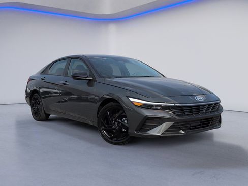 New 2026 Hyundai Elantra SEL Sport FWD image 2