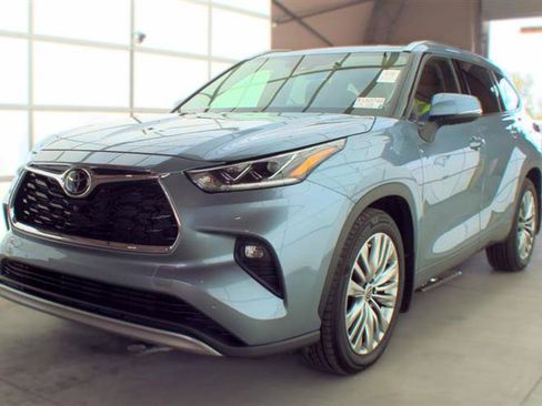 Used 2021 Toyota Highlander Platinum AWD/4WD image 4