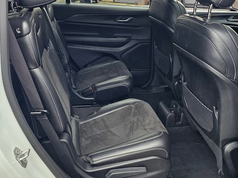 Used 2023 Jeep Grand Cherokee L Laredo image 13