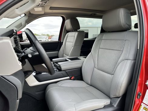 Used 2024 Toyota Tundra Limited image 23