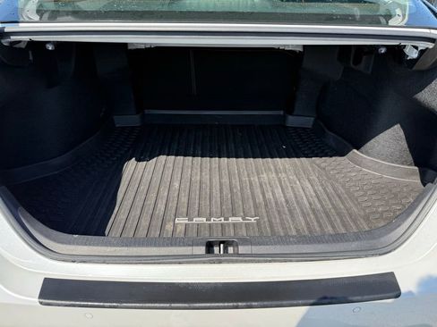 Used 2018 Toyota Camry XSE image 17