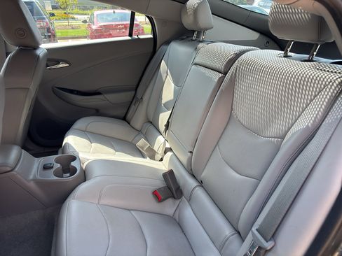 Used 2017 Chevrolet Volt LT w/ Comfort Package FWD image 13