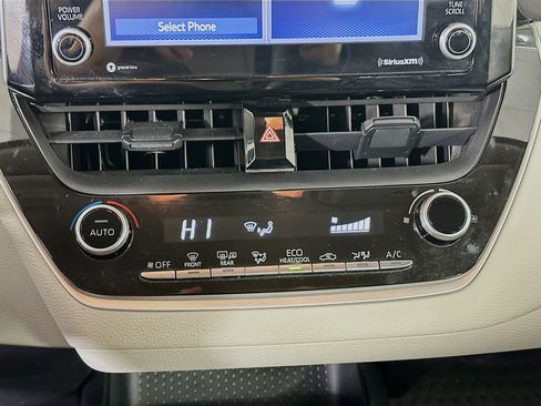 Used 2022 Toyota Corolla LE image 23