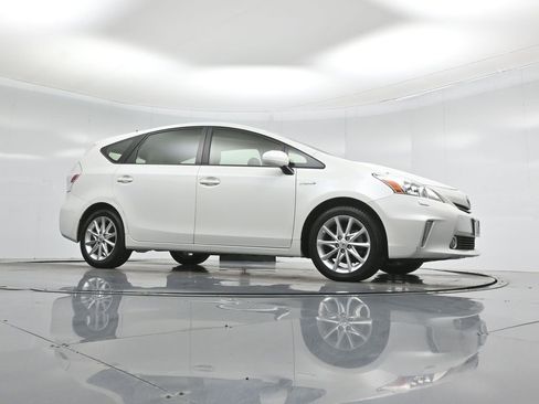 Used 2014 Toyota Prius V Five image 3