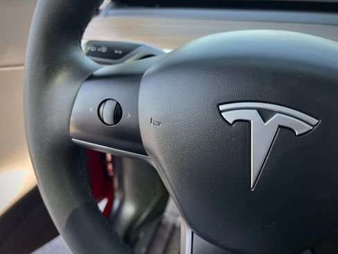 Used 2021 Tesla Model Y Long Range image 34