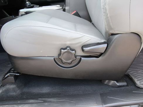 Used 2016 Toyota Tacoma SR5 w/ SR5 Appearance Package (DN) image 23