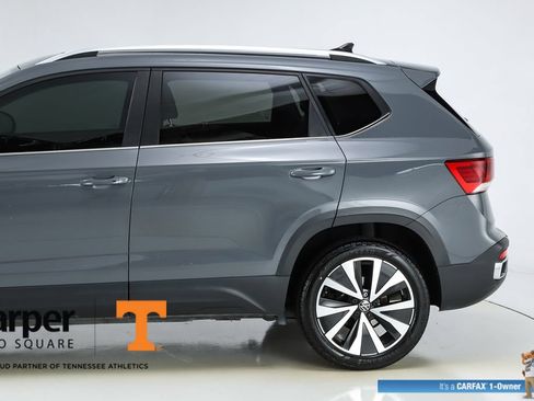 Used 2023 Volkswagen Taos SE w/ Panoramic Sunroof Package FWD image 42