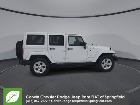 Used 2013 Jeep Wrangler Unlimited Sahara w/ Connectivity Group AWD/4WD image 16