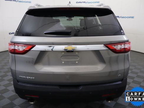 Used 2018 Chevrolet Traverse LT w/ LPO, Floor Liner Package FWD image 8