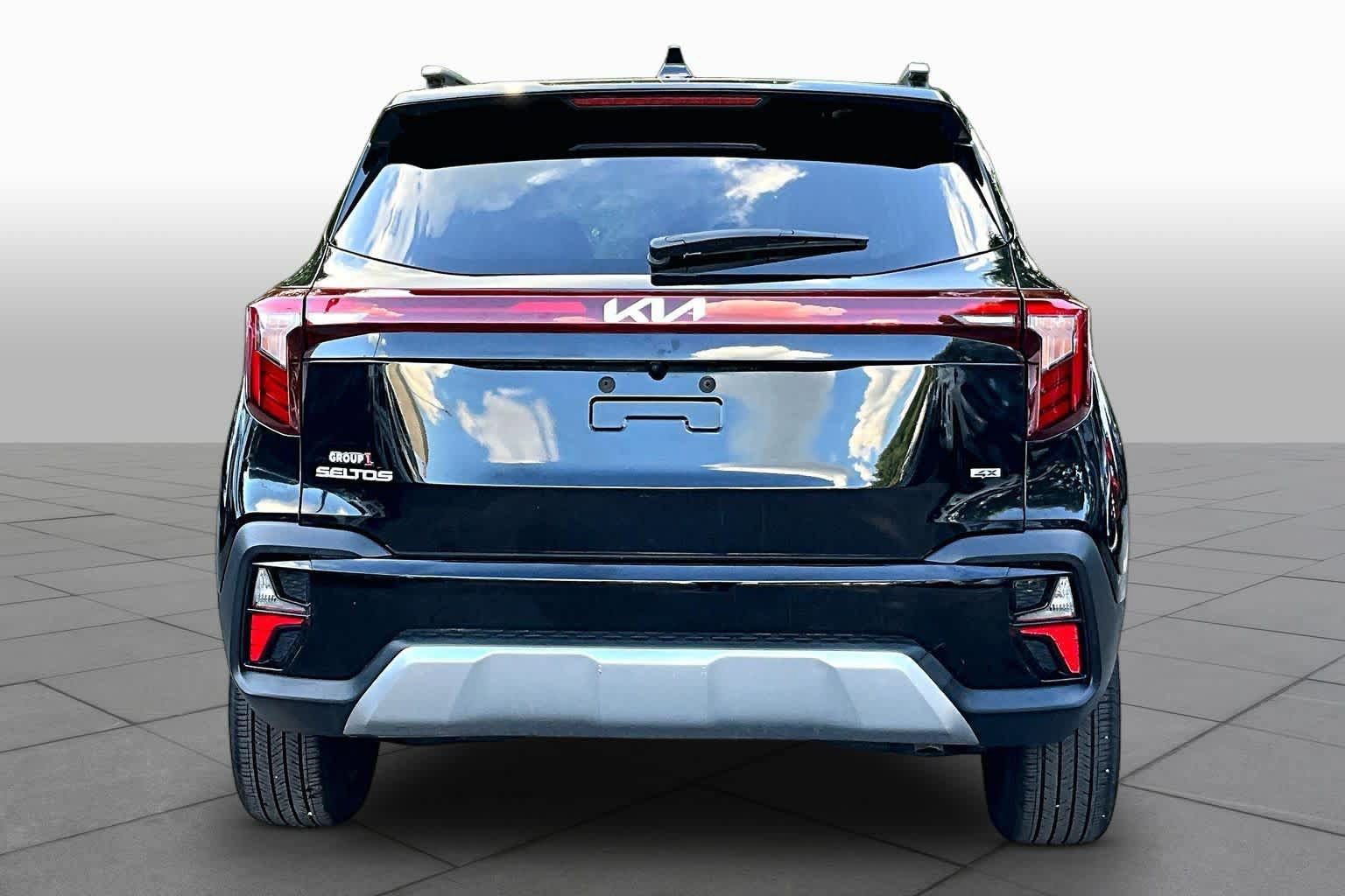 Used 2024 Kia Seltos S AWD/4WD image 5