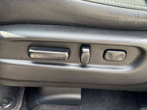 Used 2019 Honda Pilot Touring image 16