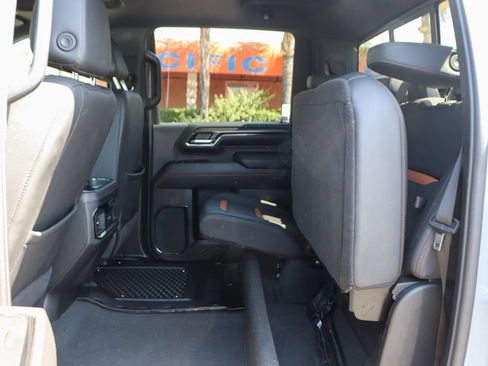 Used 2024 GMC Sierra 2500 AT4 w/ AT4 Premium Plus Package AWD/4WD image 41