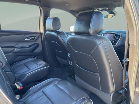 Used 2023 Chevrolet Traverse Premier image 34