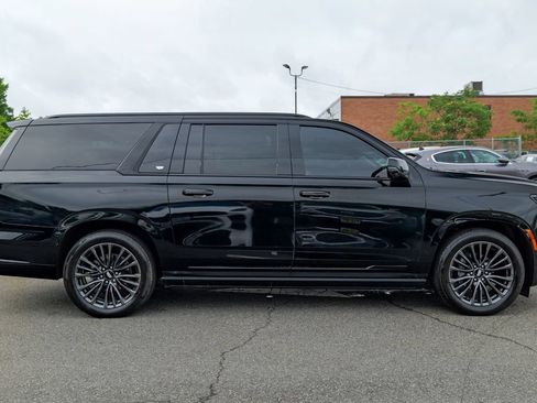 Used 2025 Cadillac Escalade ESV Sport Platinum AWD/4WD image 8