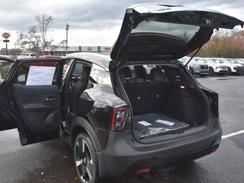 New 2026 Nissan Kicks SR w/ SR Premium Package AWD/4WD image 16