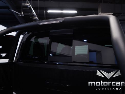 Used 2024 Nissan Titan SV w/ SV Bronze Edition Package AWD/4WD image 17