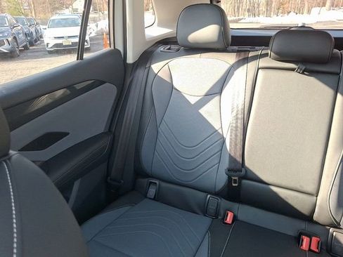 Certified 2025 Volkswagen Tiguan SE w/ Panoramic Sunroof Package image 18