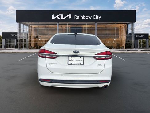 Used 2018 Ford Fusion SE w/ Fusion SE Technology Package FWD image 6