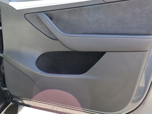 Used 2023 Tesla Model Y Long Range image 28