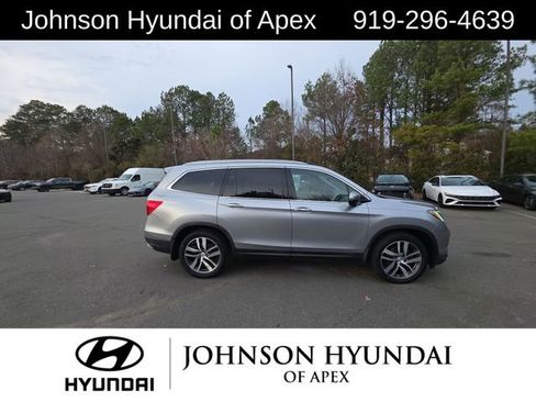 Used 2017 Honda Pilot Touring image 12