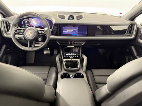 Certified 2026 Porsche Cayenne E-Hybrid Coupe AWD/4WD image 18