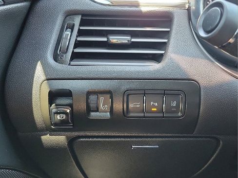 Used 2017 Chevrolet Impala Premier w/ Enhanced Convenience Package FWD image 14
