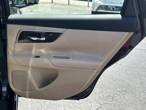 Used 2014 Nissan Altima 2.5 SL w/ Moonroof Package image 16