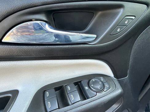 Used 2023 Chevrolet Equinox LS w/ LS Convenience Package FWD image 13