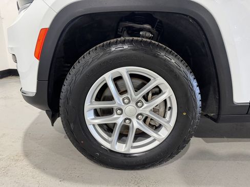 Used 2023 Jeep Grand Cherokee L Laredo AWD/4WD image 10