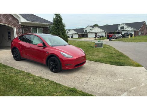 Used 2023 Tesla Model Y Long Range AWD/4WD image 2
