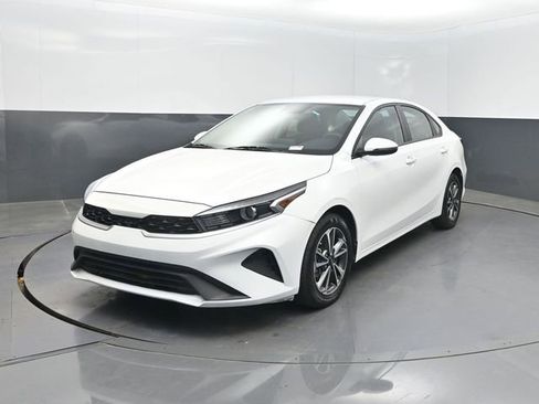 Used 2023 Kia Forte LXS w/ LXS Technology Package FWD image 1