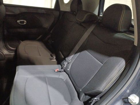 Used 2016 Kia Soul + image 23