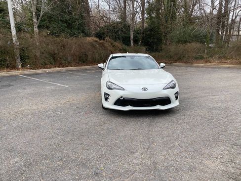 Used 2020 Toyota 86 image 2